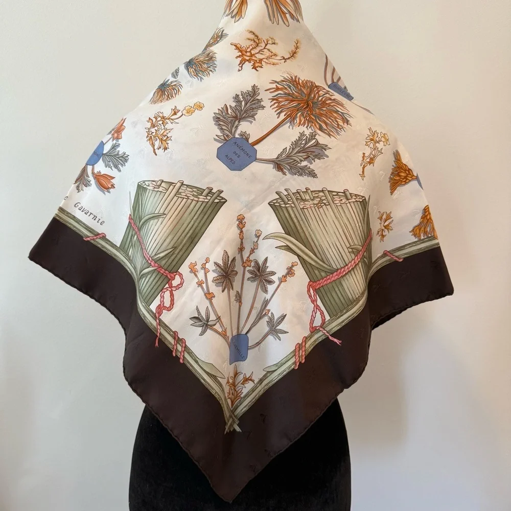 Authentic Hermes Floral Silk Scarf with Botanical Print 90x 90 cm Carre - Picture 9 of 12